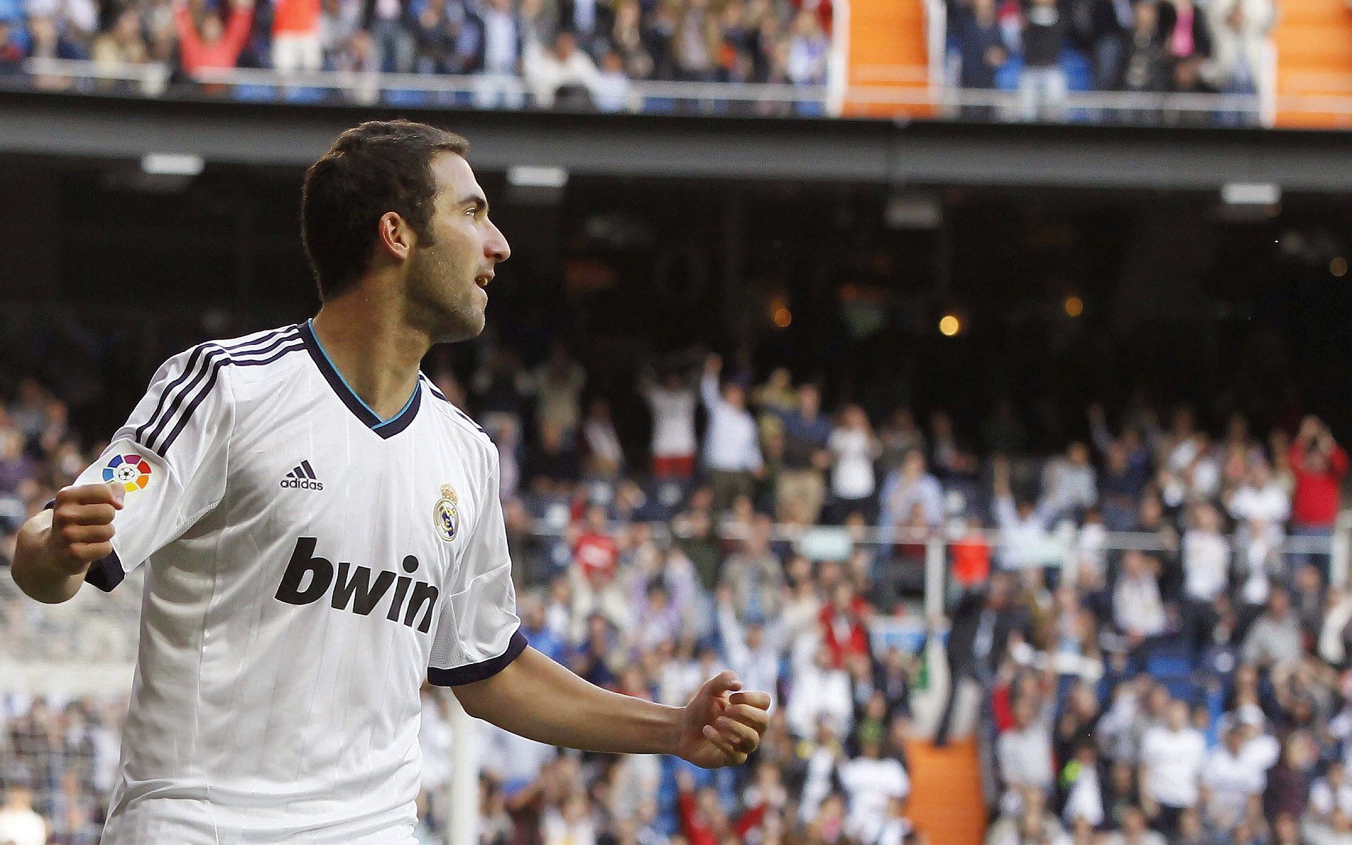 “西甲赛场热血沸腾:激情对抗不断升级”,西甲视频集锦