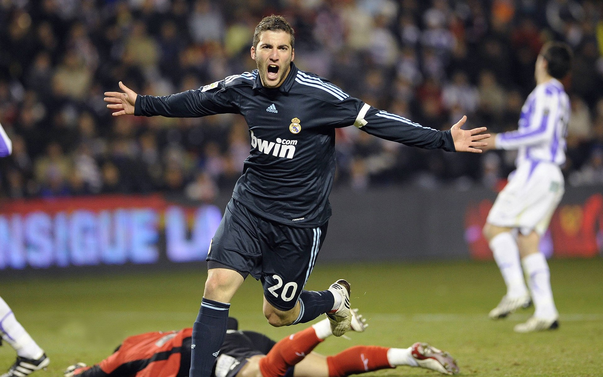 震撼田径万米决赛刷新洲际纪录，田径10000米决赛